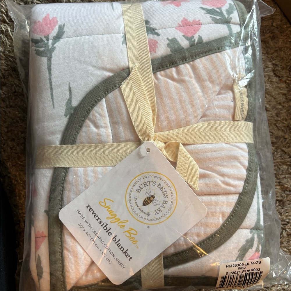 Burt's Bees Baby Snuggle Bee Reversible Blanket - Pink and Green
